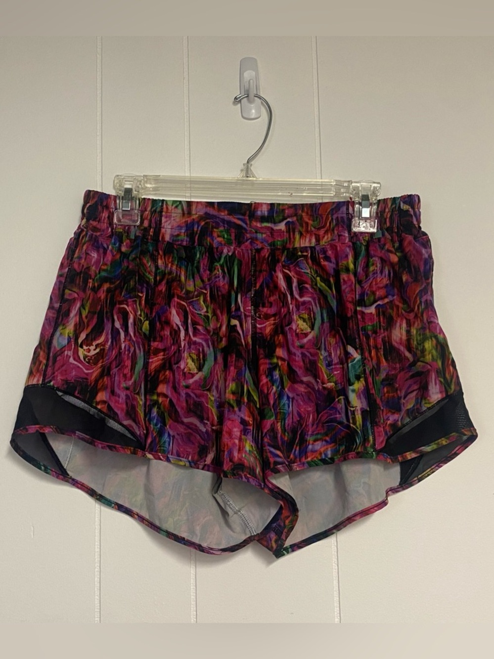 Lululemon Hotty Hot Shorts Size 12 Low Rise 4” Inseam